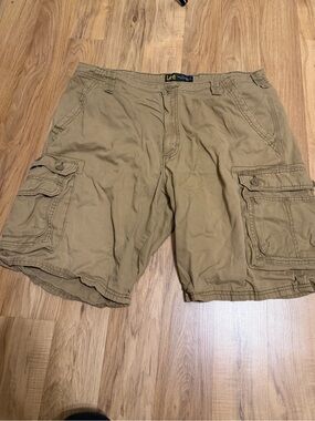 Lee Men’s Cargo Shorts Size 38 Khaki Tan Cotton Utility Casual 10” Inseams